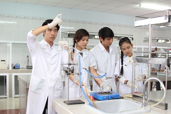 Kỹ sư chăn nuôi